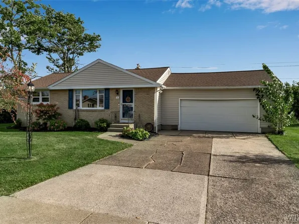 6 Towerwood Rd, Grand Island, NY 14072