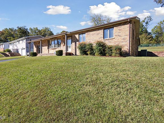 4th image of 1936 Sand St