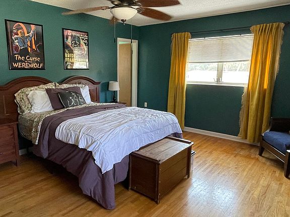 3rd image of 2636 Applewood Dr