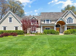 25568 N Countryside Ct, Lake Barrington, IL 60010