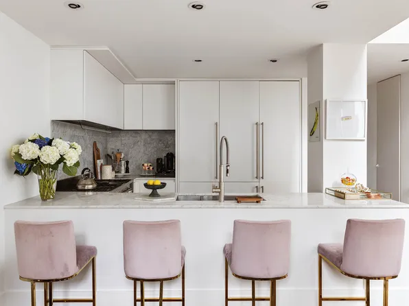 429 Kent Avenue image 3 of 10