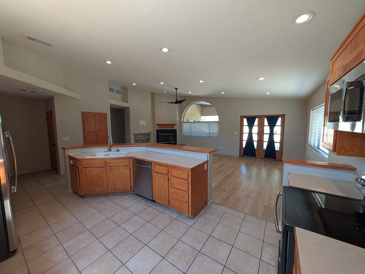 3 bed, 1488 sqft, $2,600 — Photo 2