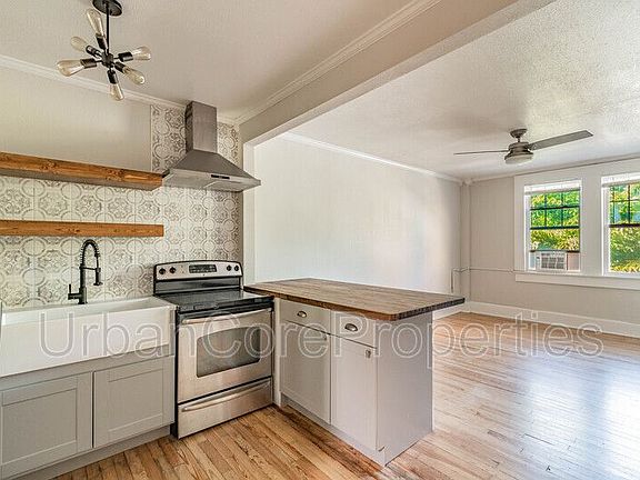 4th image of 360 13th Ave NE APT 15