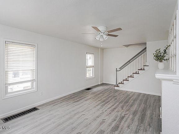 3rd image of 2426 Berdan Ave