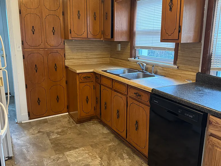 212A Wilson Ave — Photo 6