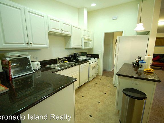 3rd image of 309 Dahlia Ave
