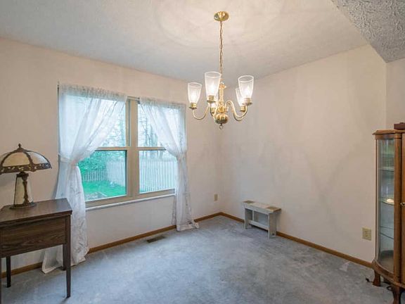 4th image of 7849 Fairfax Loop Dr