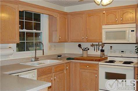 3rd image of 2720 Lark Dr