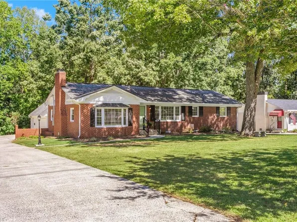 1777 Robinhood Dr, Burlington, NC 27217