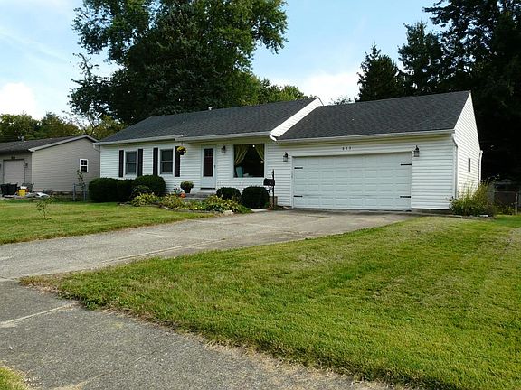 3rd image of 663 Rebecca Ave