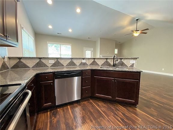 4th image of 181 Fairfax Dr