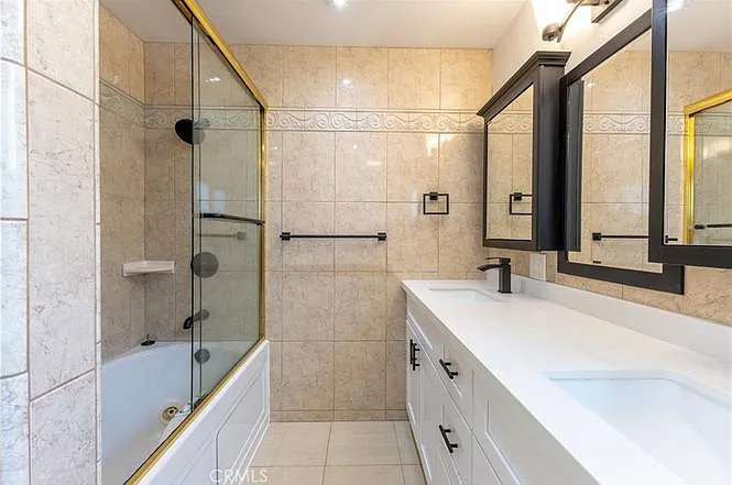 15815 Silvergrove Dr — Photo 2
