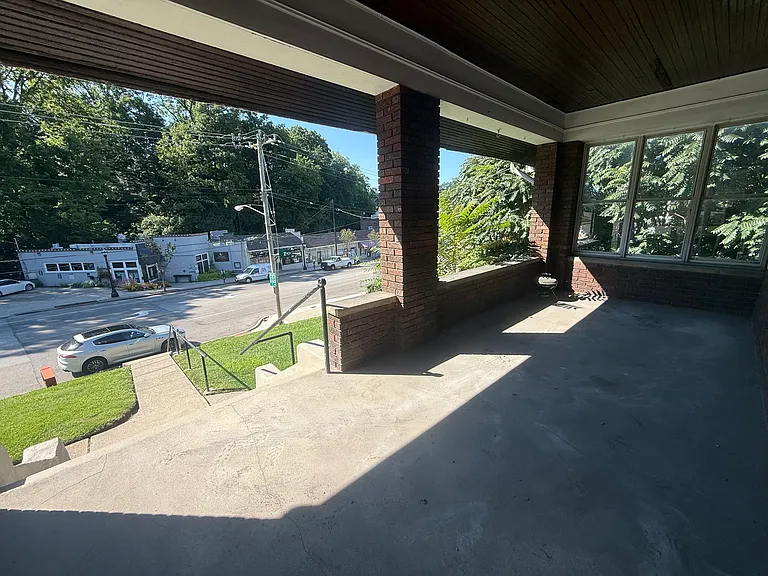 1009 Delta Ave — Photo 3