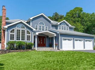 17 Rolling Hills Dr, Nesconset, NY 11767