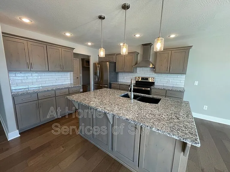 5943 S Iris Ln — Photo 4