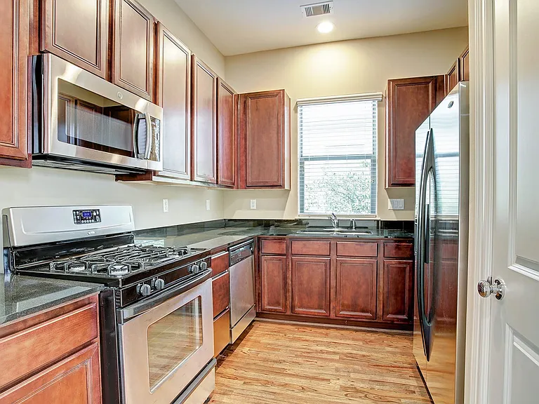 3830 Centerplaza Dr — Photo 6