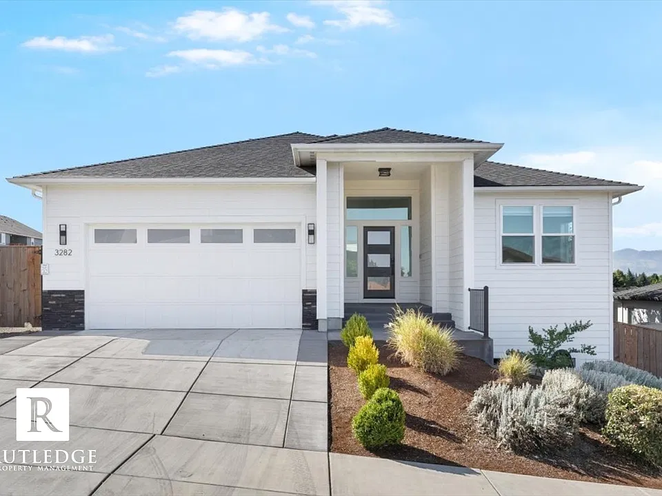 3282 Sky Way