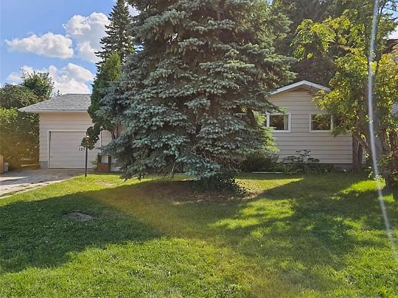 2nd image of 123 Riedel AVENUE W