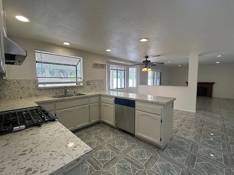 3068 Prado Ln — Photo 7