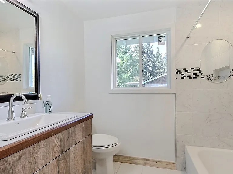 12208 Edgewood Ave SW — Photo 8