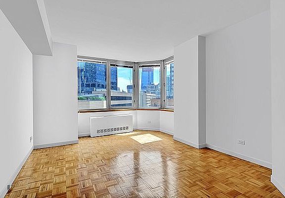 3rd image of 500 W 43rd St APT 7C