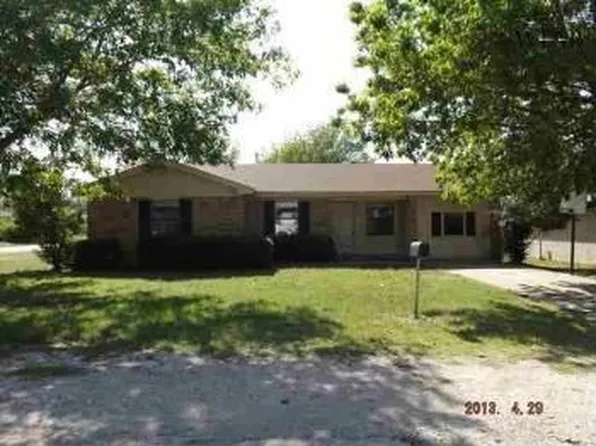 901 N Angelina St, Henrietta, TX 76365