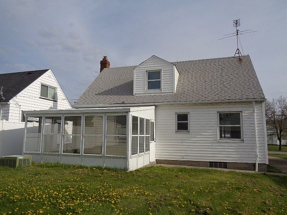 2nd image of 2725 Silverdale Ave