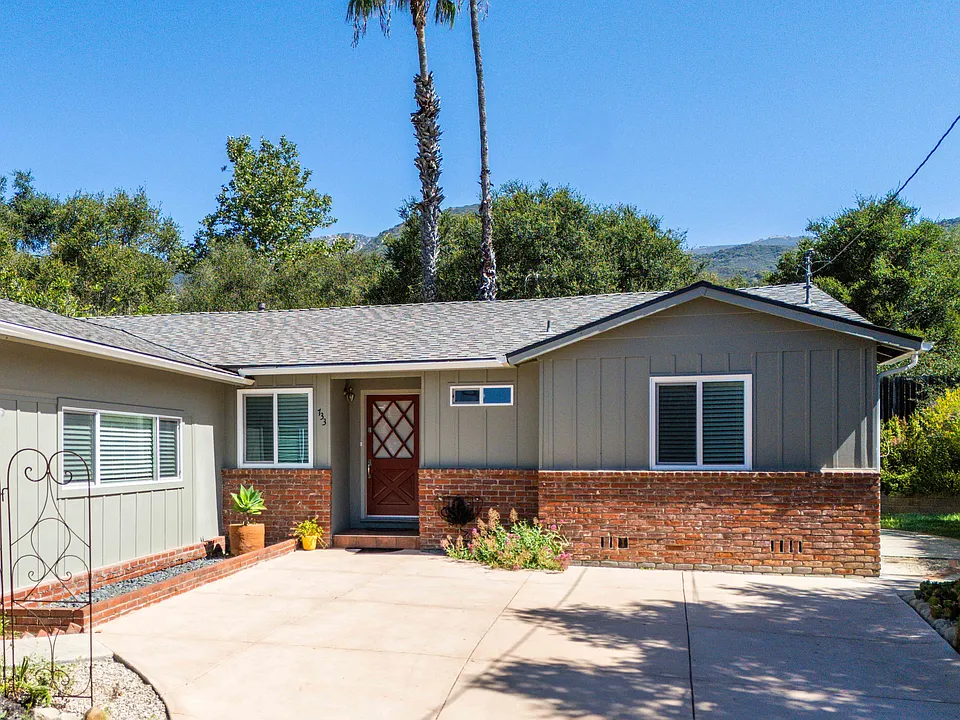 733 Circle Dr