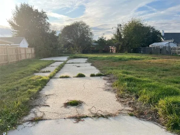 725 Carricox St, Gretna, LA 70053