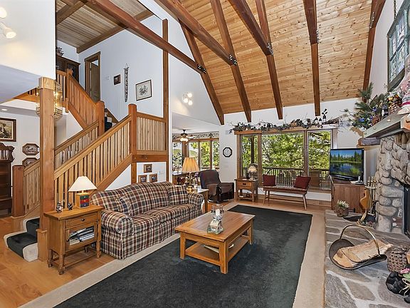 4th image of 475 Emerald Dr