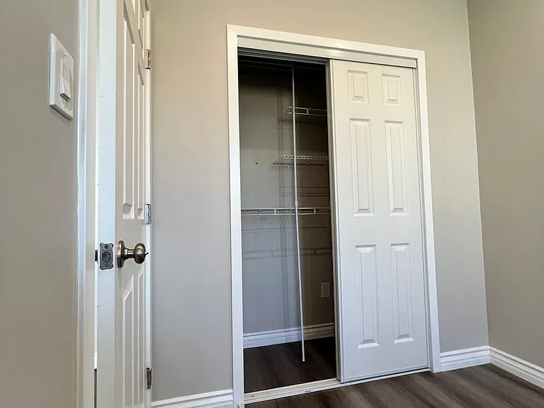 417 S Kenmore Ave — Photo 15