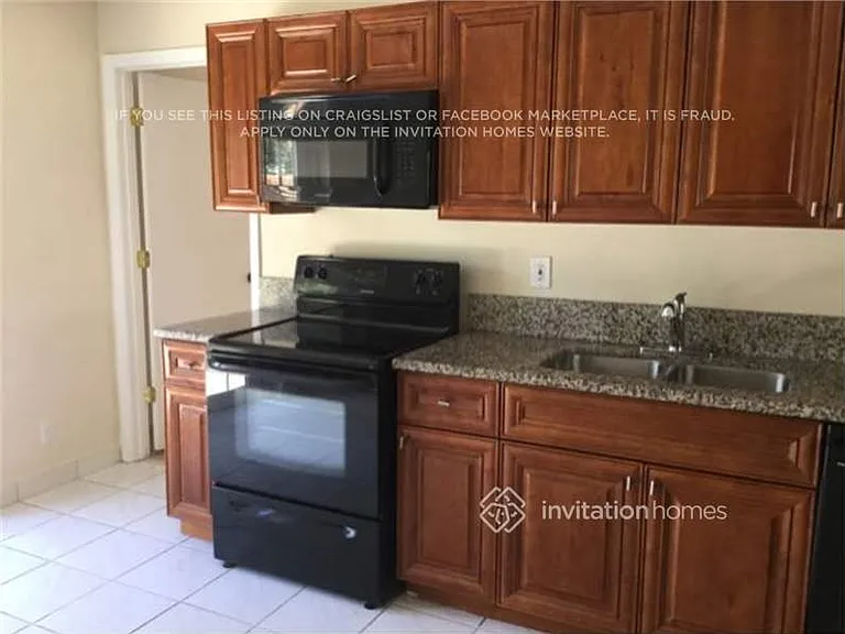 6117 Blue Grass Cir — Photo 2