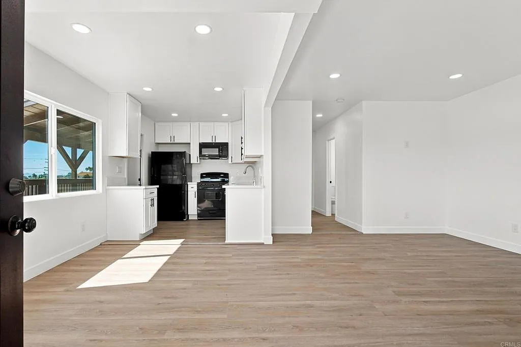 2 bed, 860 sqft, $3,000 — Photo 4