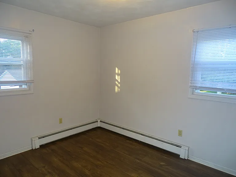 307 E Coomer St #8 — Photo 8