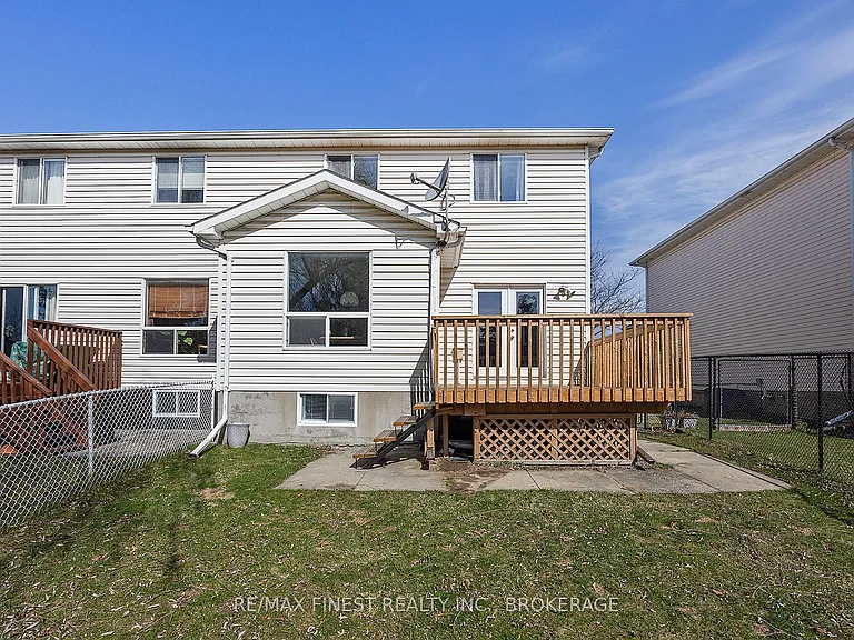 1256 Brackenwood Cres — Photo 41