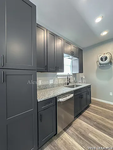 1 bed, 1.0 bath, 700 sqft, $1,000 — Photo 2