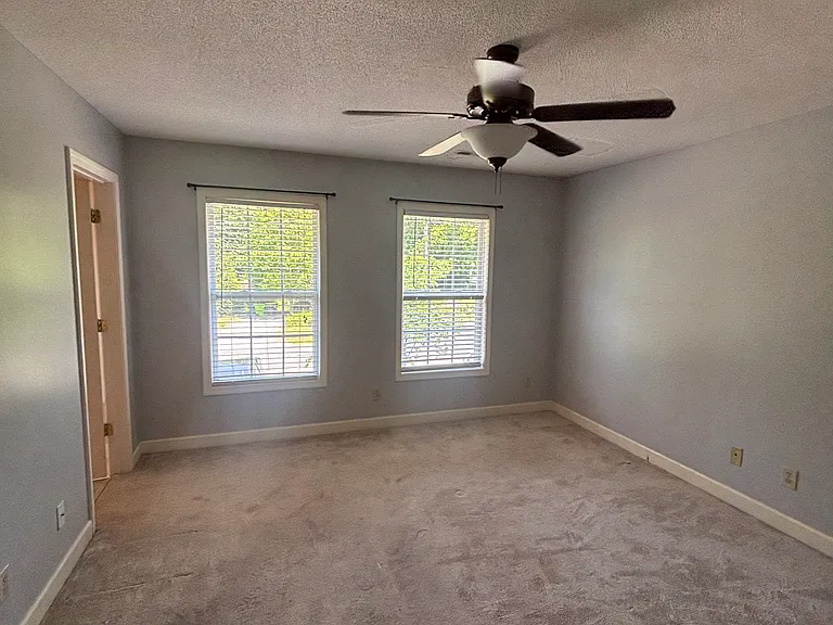 277 N Oak Ave — Photo 9