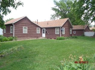 604 S 9th St, Osage City, KS 66523