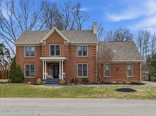 305 Lyndonwoods Cir, Lyndon, KY 40222