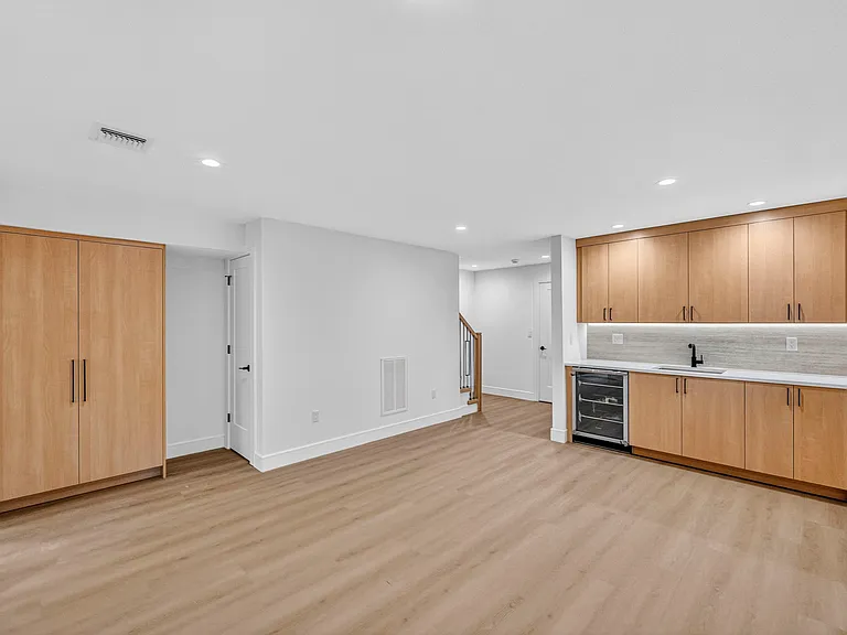 504 2nd St #A — Photo 31
