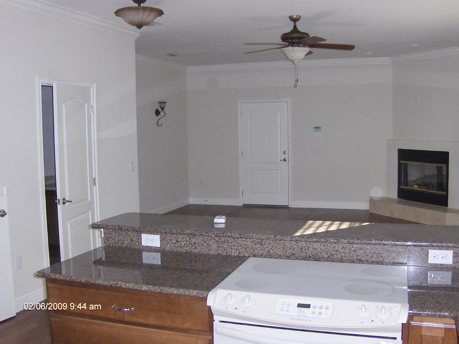 3 bed, 2.5 bath, 1980 sqft, $2,300 — Photo 3