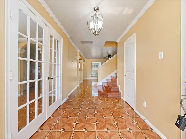 8207 Aliso Canyon Ln — Photo 3