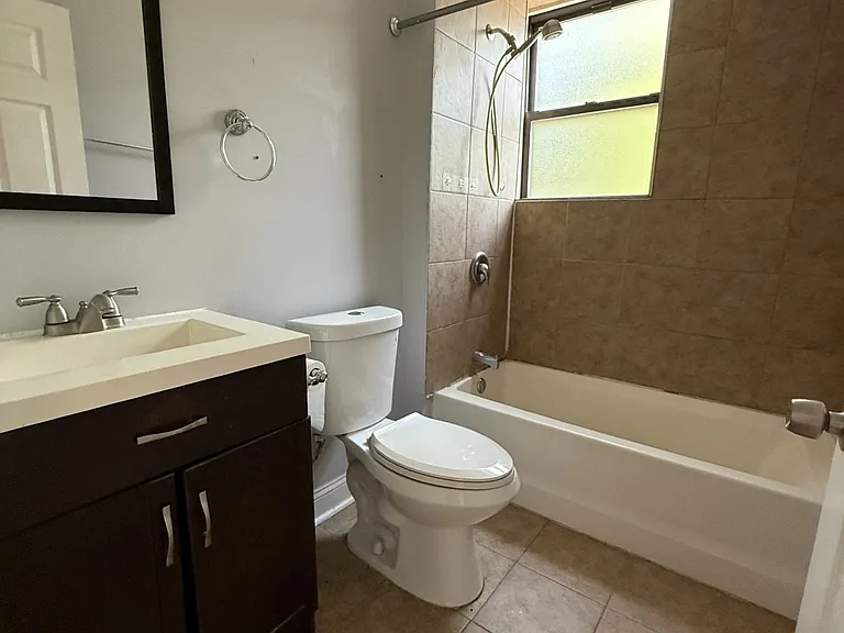 1817 Thurman Ave #B — Photo 8