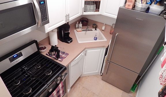 3rd image of 24 W 85th St APT 3F