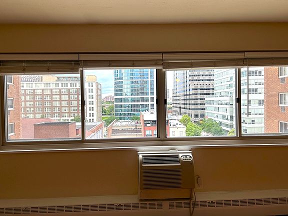2nd image of 2101-17 Chestnut St #724