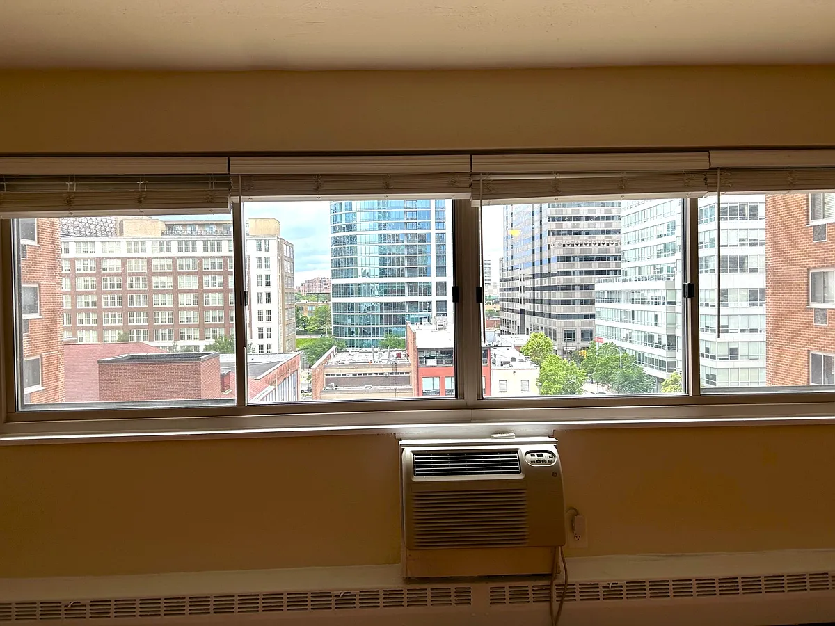 Building Photo - 2101-17 Chestnut St #724