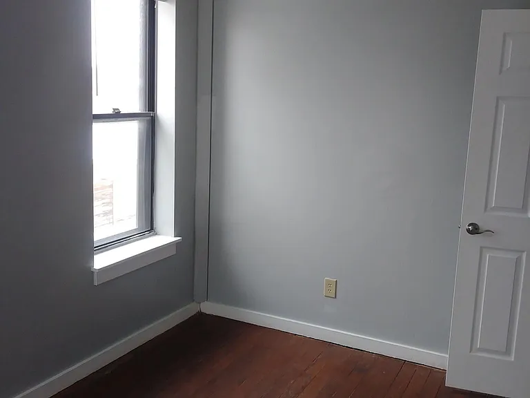 422 Stoddart Ave — Photo 17