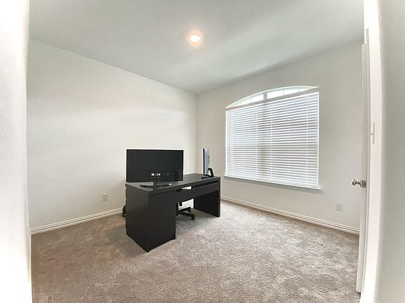 5th image of 3204 Clover Ct