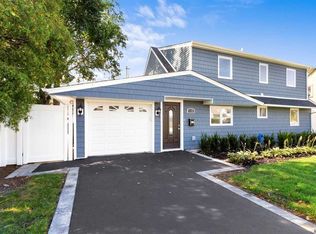 26 Horizon Ln, Levittown, NY 11756