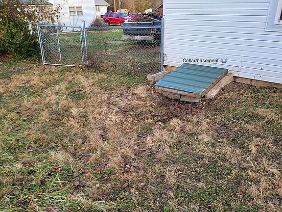 3rd image of 807 N Jackson St